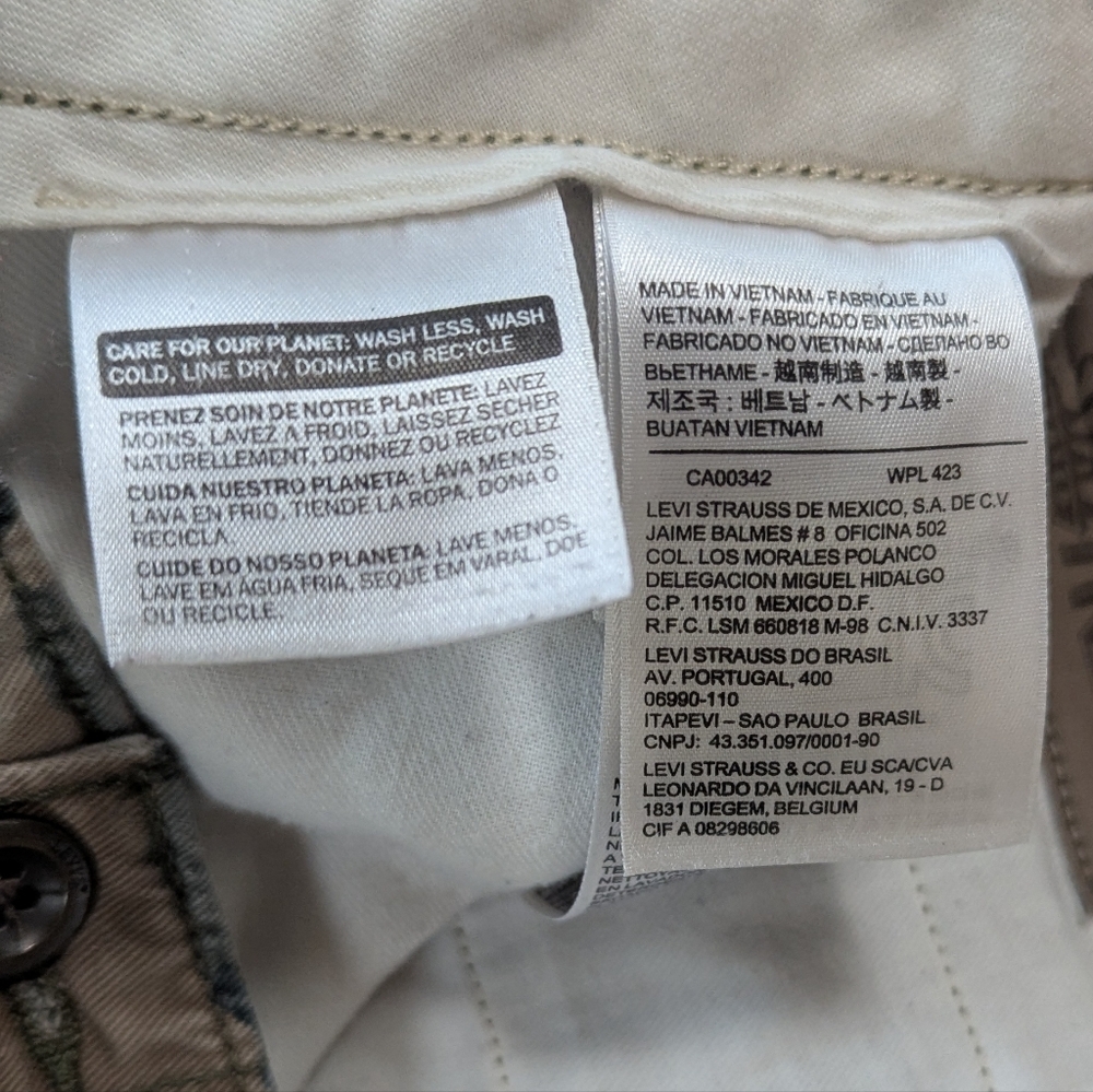 Levi’s Camo Cargo Pants W42 L32 | Foraging Dadcore Energy 🌿 Tactical But Chill - Picture 9 of 11